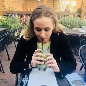 Meet your Posher, Julienne